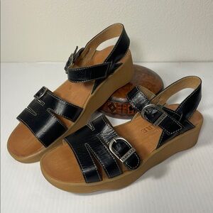 Famolare Get There Sandals Size 8 Wave Platform Leather Black Open Toe Buckles
